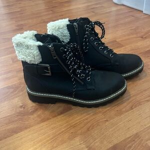 Universal Thread Boots